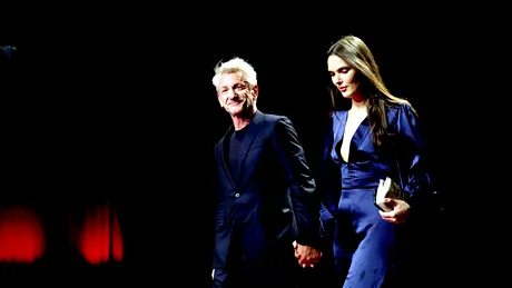 Sean Penn, surprins din nou în compania actriței Valeriei Nicov! Este mai tânără decât fiica lui / FOTO