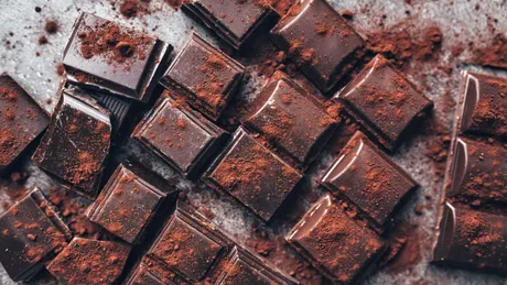 Ciocolata neagră aduce o veste dulce: previne ficatul gras! Câte grame sunt recomandate zilnic