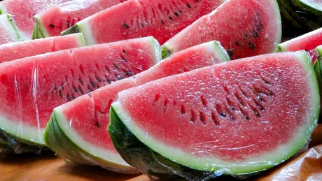 Ai mâncat greșit pepenele roșu până acum! Cum să-l mănânci corect, de fapt. Așa te bucuri de toate beneficiile pe care le are!