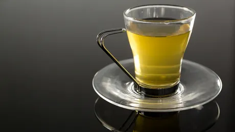 Amestecă această pudră naturală cu apă fierbinte și obții o soluție naturală pentru slăbit! Are la bază trei condimente