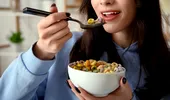 Vârfurile glicemice duc la rezistență la insulină: de ce cerealele dulci cu lapte și suc de portocale nu sunt alegerea ideală la micul dejun / VIDEO