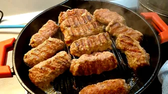 Rețetă „mici studențești”! Se prepară din mezeluri și sunt gata în mai puțin de 20 de minute