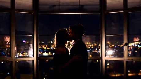 Bolile pe care le poți lua prin sărut: milioane de bacterii și diverse afecțiuni pot fi transmise