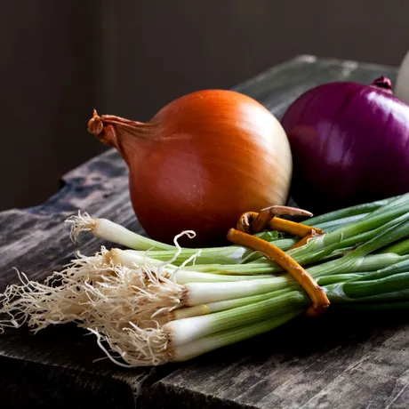 Cinci tipuri de ceapă, fiecare cu proprietăți nutriționale distincte! Doar una întărește sistemul imunitar