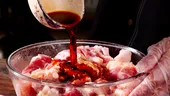 Cât de sigur este să refolosești marinada pentru carne