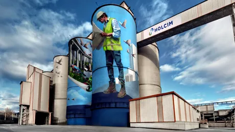 (P) HOLCIM ROMÂNIA MARCHEAZĂ O PREMIERĂ ÎN INDUSTRIE: PRIMUL MURAL SUSTENABIL DINTR-O FABRICĂ DIN ROMÂNIA