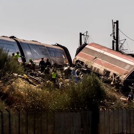 Accidentul feroviar din Spania: misterul celor 17 minute în care centrul de control nu a oprit trenul. Ce au dezvăluit înregistrările