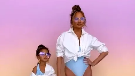 Vedetele și copiii lor, îmbrăcați la indigo. Cele mai drăgălașe ținute care să te inspire