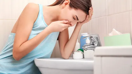 Uleiul care liniștește sistemul digestiv. 4 remedii naturale care taie starea de greaţă