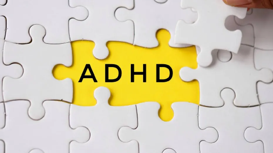 ADHD la femei: de ce este diagnosticat atât de târziu și cum poate arăta în realitate