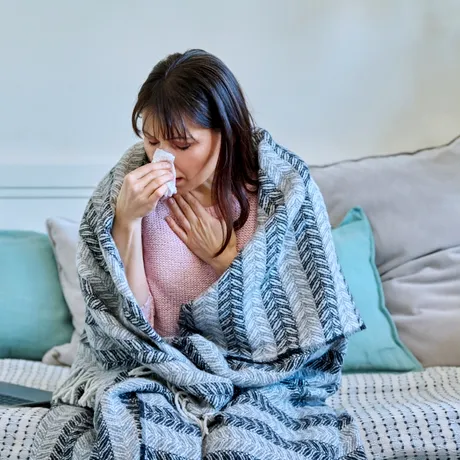 Gripa nu e doar o răceală! Află ce efecte ascunse poate avea asupra inimii și creierului