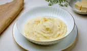 Cum faci cel mai cremos piure de cartofi. Ingredientul care îi oferă un gust mai bogat