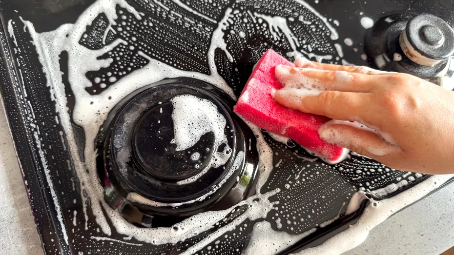 Cum să-ți faci blatul aragazului să strălucească ca nou