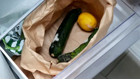 Mucegaiurile din mâncare. Când e ok să îndepărtăm partea mucegăită și să mâncăm alimentul și când nu