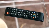 Cu ce să cureți telecomanda fără să o desfaci. Două lucruri pe care sigur le ai în casă