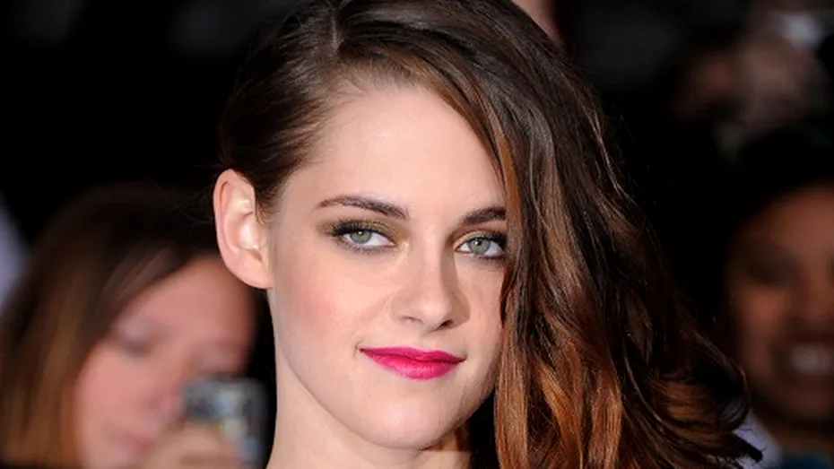 Kristen Stewart şi-a eclipsat colegii la premiera noului film Twilight