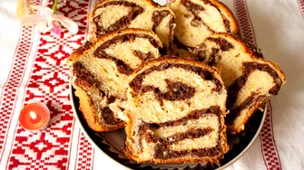 Rețeta simplă pentru budincă de cozonac. Desertul pe care bunicile îl făceau cu resturile de la Paște