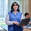 Statul ar putea oferi până la 1.250 de lei lunar unei categorii de tineri. Cine poate beneficia de primă de stabilitate? 