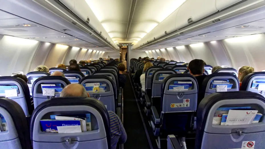 Singurul obiect de călătorie care face fiecare zbor mai ușor și mai confortabil! Iată de ce ai nevoie neapărat