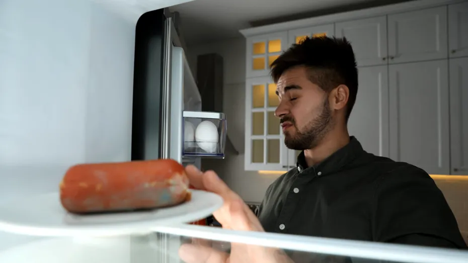Alimentele din frigider de care ar trebui să scapi cât mai repede. Sunt un pericol pentru sănătate!