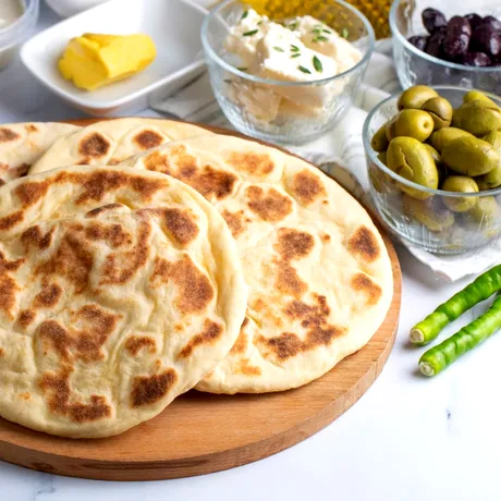 Pâinicile naan care au cucerit internetul. Rețeta virală pe TikTok pe care o poate face oricine acasă