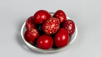 Când se vopsesc, de fapt, ouăle de Paște? Tradiția pe care mulți o uită