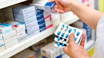 Un medicament creat pentru cancer ar putea combate osteoporoza și creșterea în greutate după menopauză