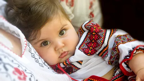 Cum își îngrijeau țăranii români copiii în anii 1850. Medicii le criticau felul în care aceștia își creșteau pruncii