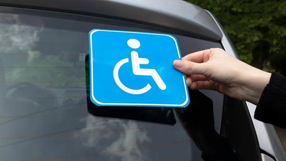 Câți bani vor primi persoanele cu handicap pe cardul de carburant! Ce acte sunt necesare să beneficiezi de ajutor