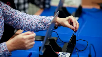 Când vor fi eliminate definitiv vechile buletine? Ce trebuie să știe românii despre noile cărți de identitate