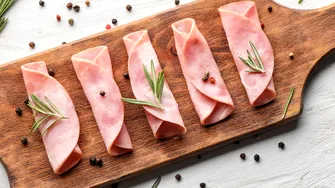 Rulouri crocante cu Șuncă Praga Matache Măcelaru’ și cremă de brânză