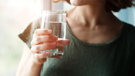De ce e bine pentru creier să bei 2 pahare cu apă dimineața