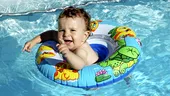 4 sfaturi pentru părinții care merg cu copiii la mare sau la piscină. Dr. Mihai Craiu: Evitați saltelele gonflabile, creează o falsă senzație de siguranță!
