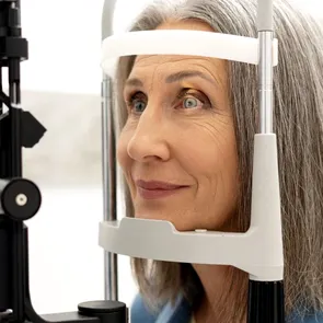 Chirurgia refractivă după 40 de ani: ce opțiuni există pentru pacienții cu presbiopie