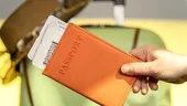 De ce își învelesc unii turiști pașapoartele în folie de aluminiu înainte de aeroport?
