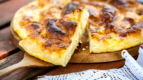 Plăcintă cu foi subțiri și brânză de vaci Hochland / Se face răsucită sau la tavă