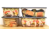 Alimentele care nu ar trebui păstrate niciodată în caserole de plastic