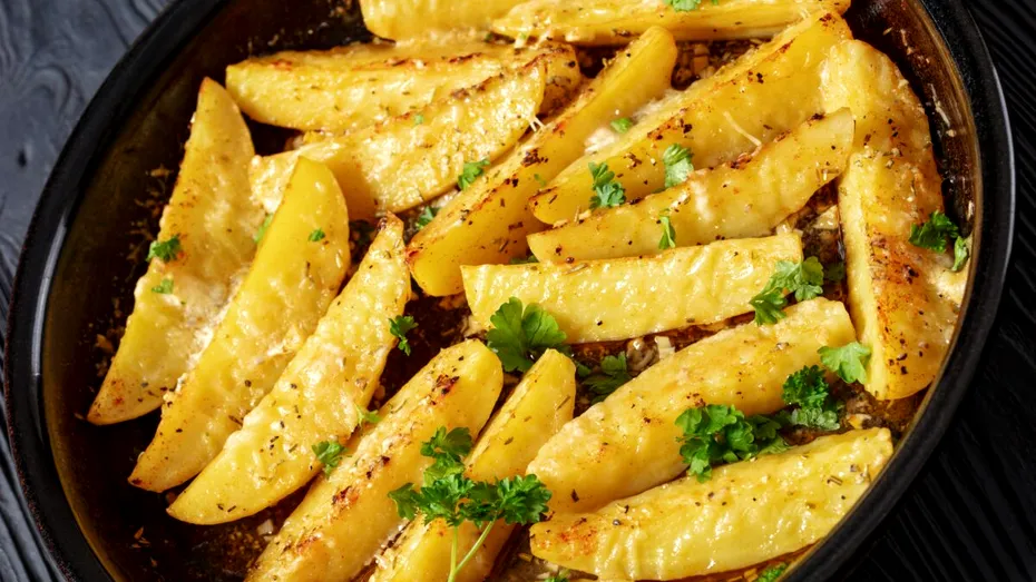 Secretul cartofilor grecești perfecți. Ingredientul simplu care le schimbă total textura