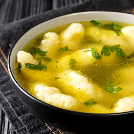 Cea mai ușoară rețetă de găluște pentru supă! Ies moi, pufoase și delicioase de fiecare dată!