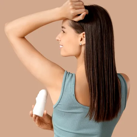 Metoda care te scapă de transpirație în zilele călduroase de vară. Produsul costă doar 10 lei