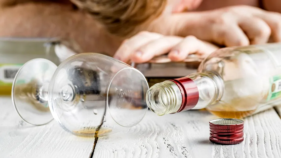 3 moduri prin care alcoolul ne îmbolnăvește de cancer