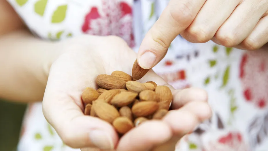 Sfatul nutriționistului de sărbători: „Strică-ți” pofta de mâncare cu o oră înainte de mesele principale