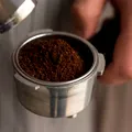 Unde se ține cafeaua măcinată: în dulap sau în frigider? Mulți români aleg varianta greșită