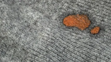 Cum salvezi un pulover din cașmir pe care l-ai pătat. Cel mai bun amestec pe care să-l folosești direct în chiuvetă