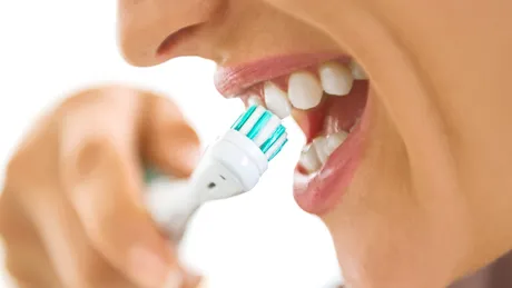 Motivul pentru care e bine să te speli pe dinți cu apă caldă după ce mănânci portocale sau mandarine