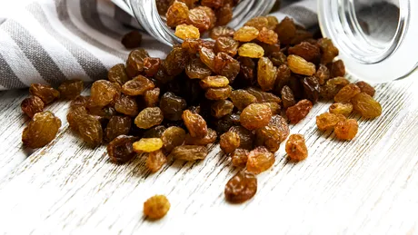 În ce să înmoi stafidele pentru cozonac. Trucuri simple pentru un gust desăvârșit