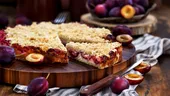 Prăjitură germană cu prune, budincă de vanilie și crumble. Desertul fin care merge perfect lângă cafea