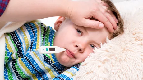 Cum să oprești febra la copii în 5 pași
