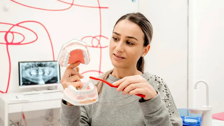 (P) Igiena orală deficitară – principala cauză a limbii încărcate