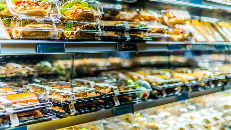 A început să se simtă rău după ce a consumat un sandwich de la Profi. Când a citit eticheta, a înlemnit